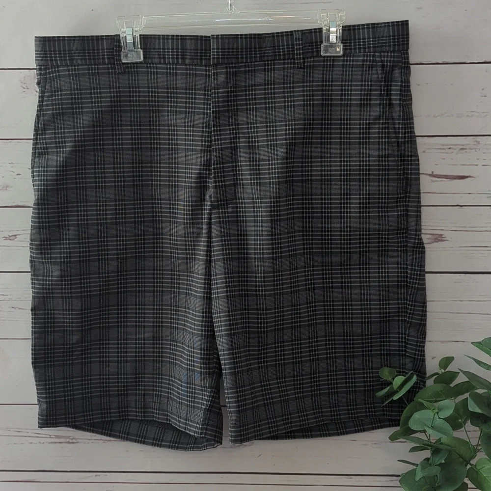 Walter Hagen Performance Moisture Wick Golf Shorts Black and Grey Plaid Men's 38